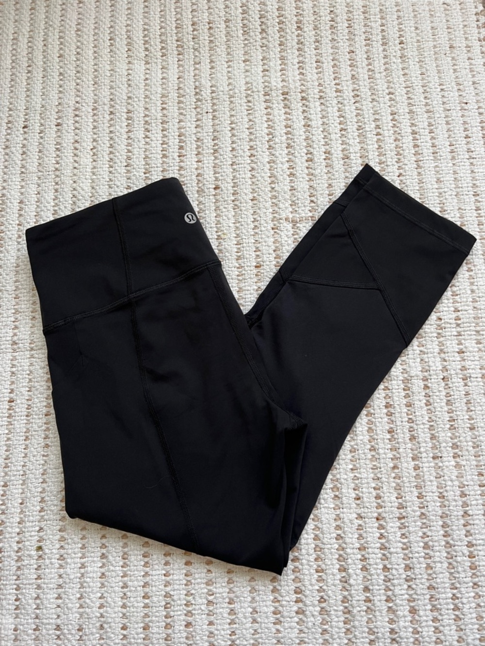 Lululemon Crop Black Leggings 21” Size 6